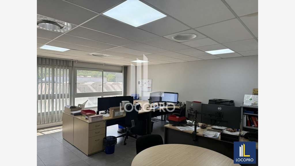 Loue local d'activité de 818m² en zi de Carros