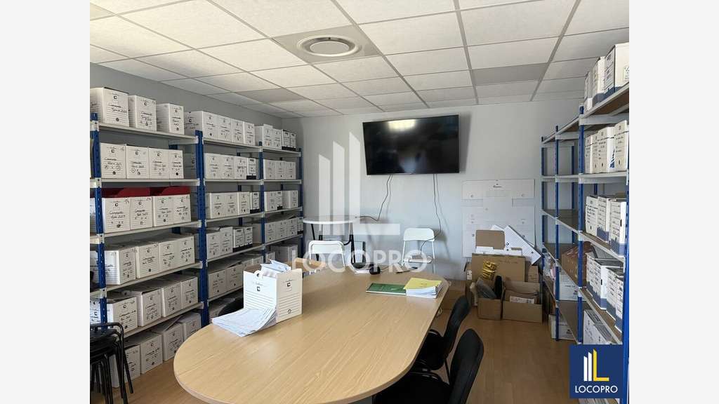 Loue local d'activité de 818m² en zi de Carros