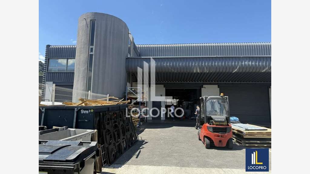 Loue local d'activité de 818m² en zi de Carros