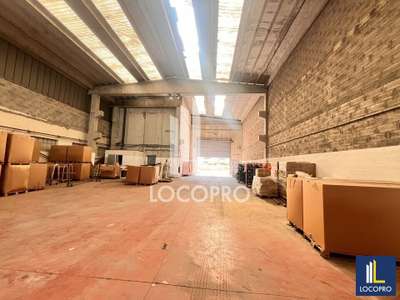 A louer entrepôt 2700m² accès poids lourds Carros