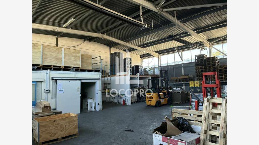 Loue espace d'activité 701m² zone dynamique Carros