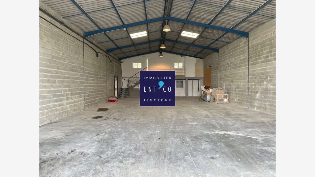 Loue local artisanal commercial 250m² Castelculier