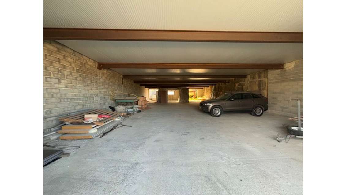 A louer entrepôt de 329m² à Castillon-du-Gard