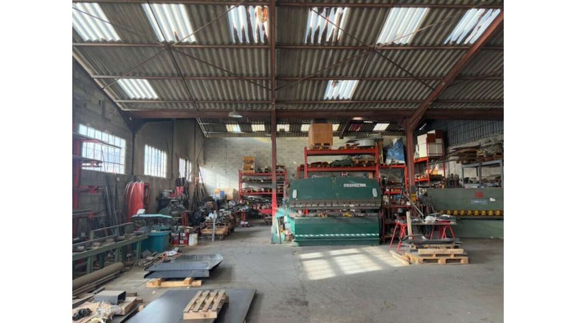A louer local activité 480m² à Castillon-du-Gard