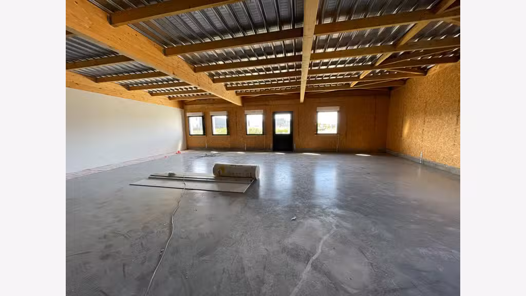 A louer bureau 100m² à Castine-en-Plaine 