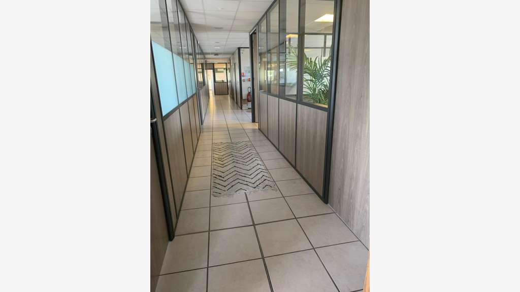 A louer bureaux 370m² à Castries