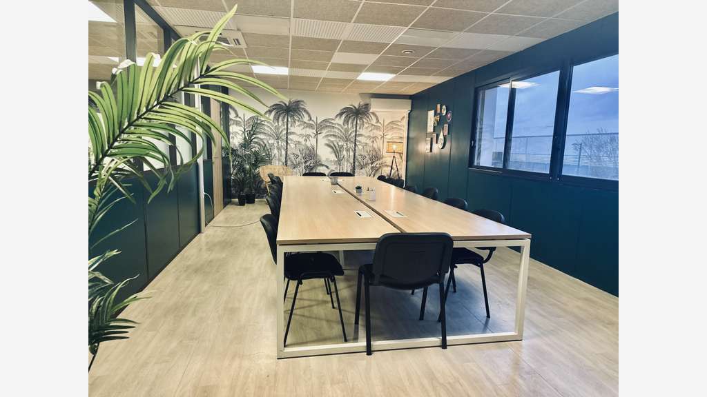 A louer bureaux 370m² à Castries