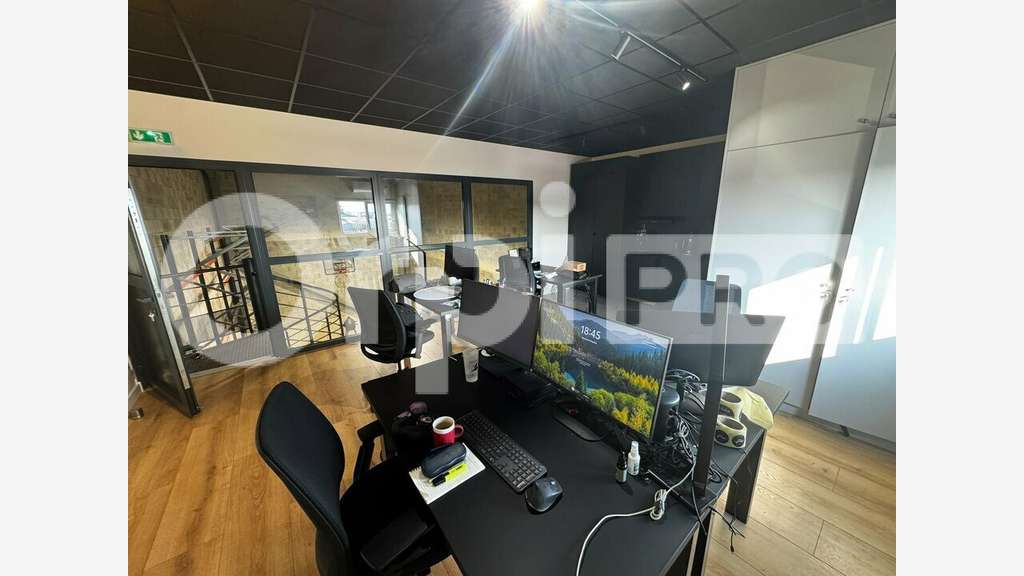 Local d'activité 145m² à louer ZAC de Castries