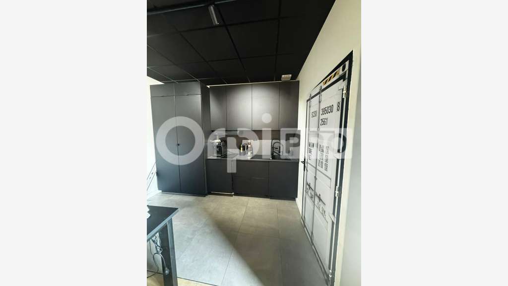 Local d'activité 145m² à louer ZAC de Castries