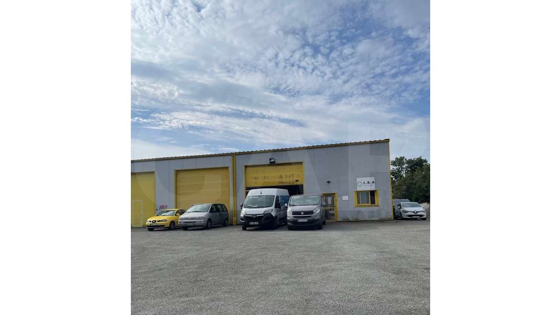 A louer local 457m² en zone dynamique de Caudan