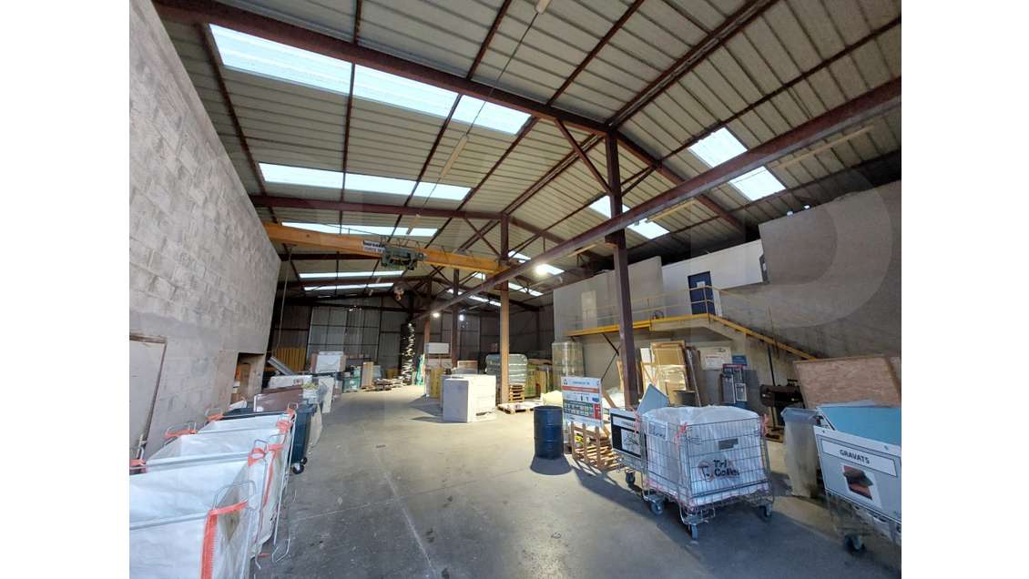 A louer local d'activité de 800m² à Caudan
