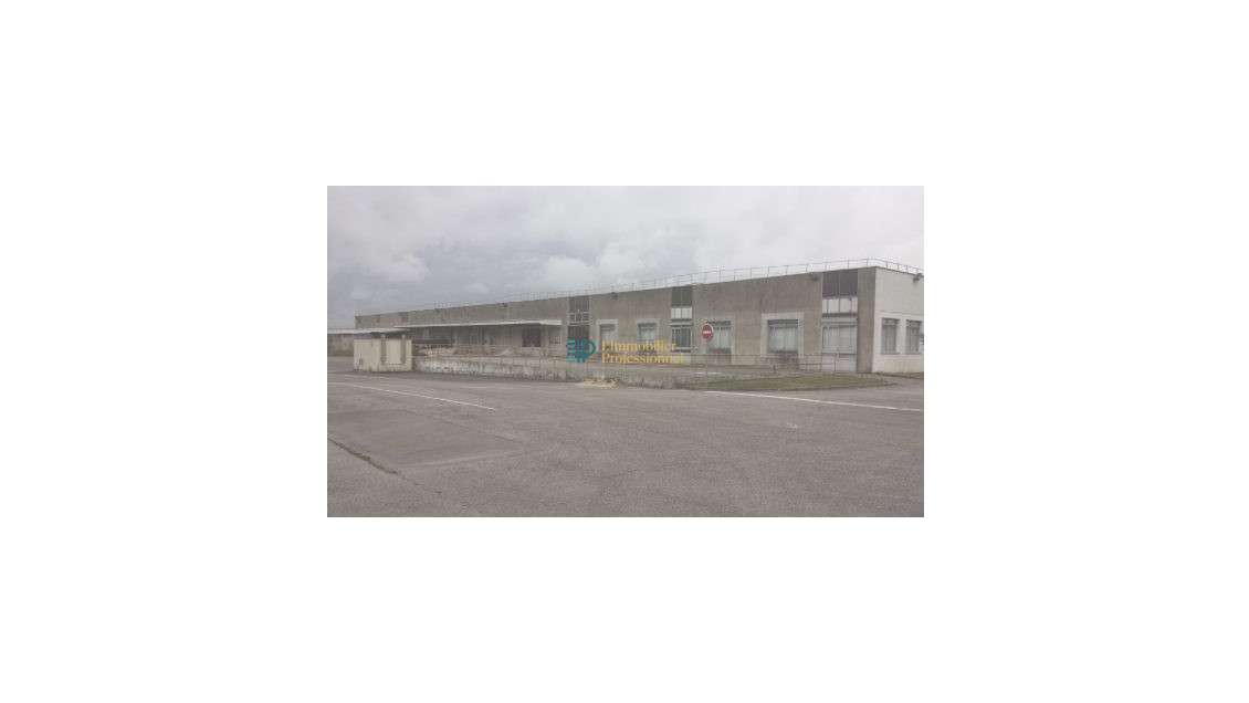 Location entrepôt de 409m² bien situé à Caudan