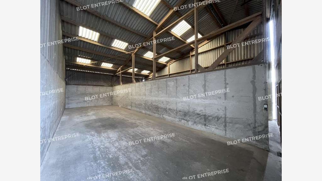 A louer bâtiment industriel 885m² à Caudan