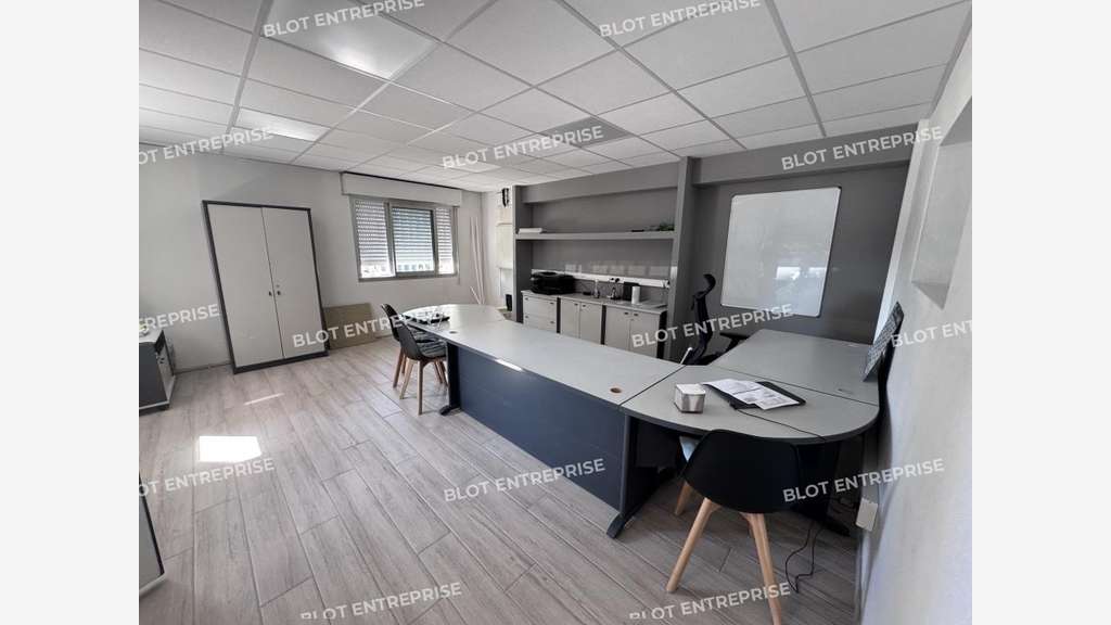 A louer bâtiment industriel 885m² à Caudan