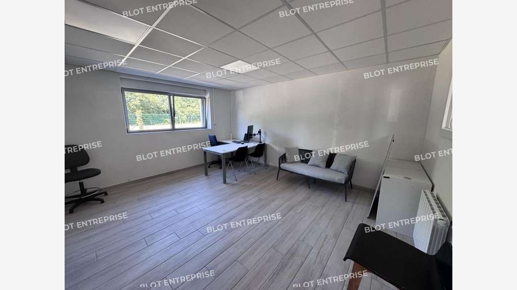 A louer bâtiment industriel 885m² à Caudan