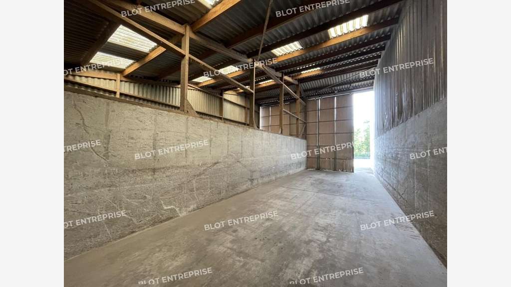 A louer bâtiment industriel 885m² à Caudan