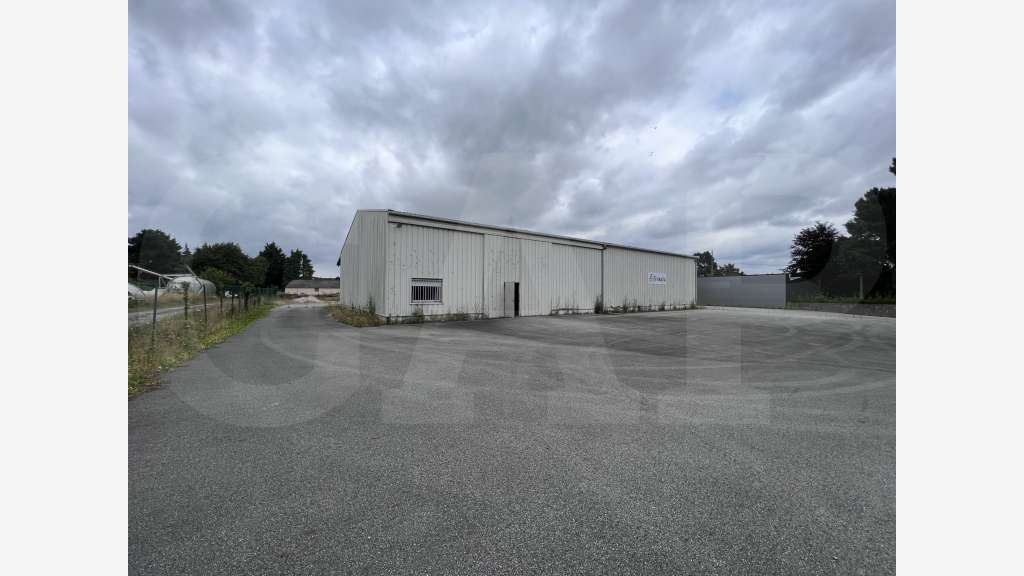 A louer locaux d’activités 760m² à Caudan