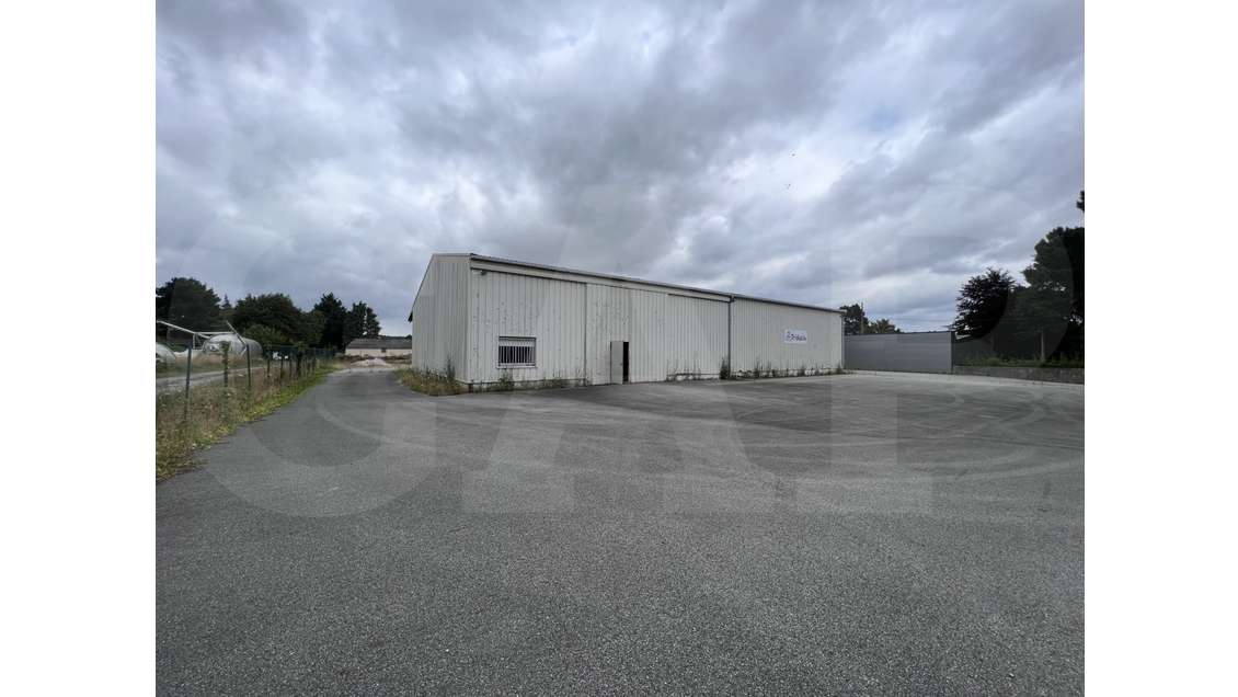A louer locaux d’activités 760m² à Caudan