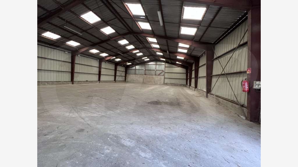 A louer locaux d’activités 760m² à Caudan