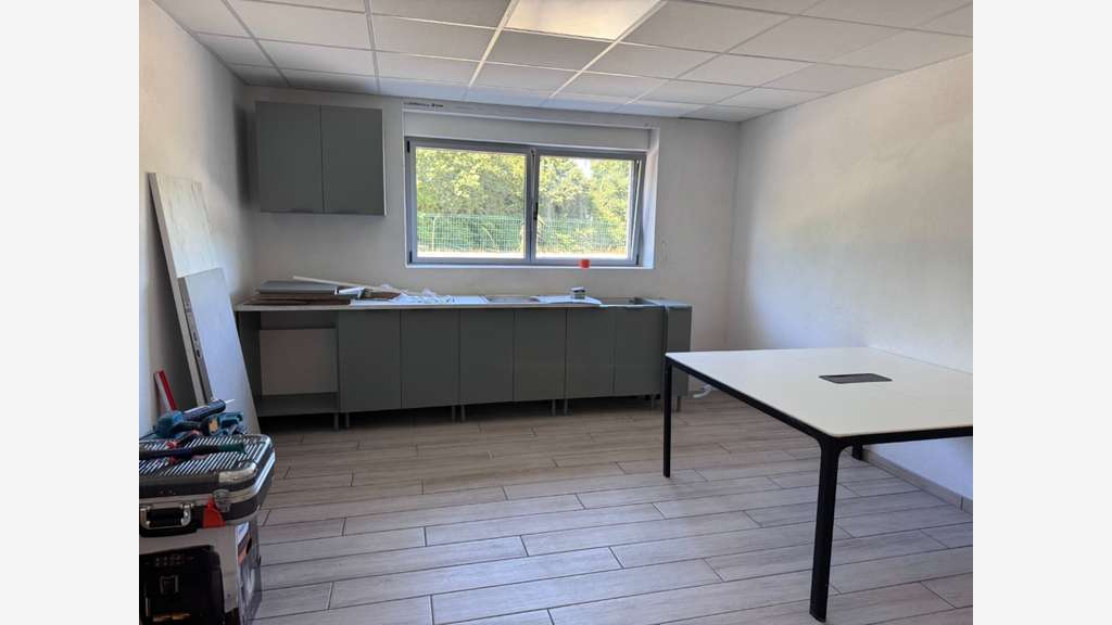 A louer local d'activité 760m² à Caudan RN 165