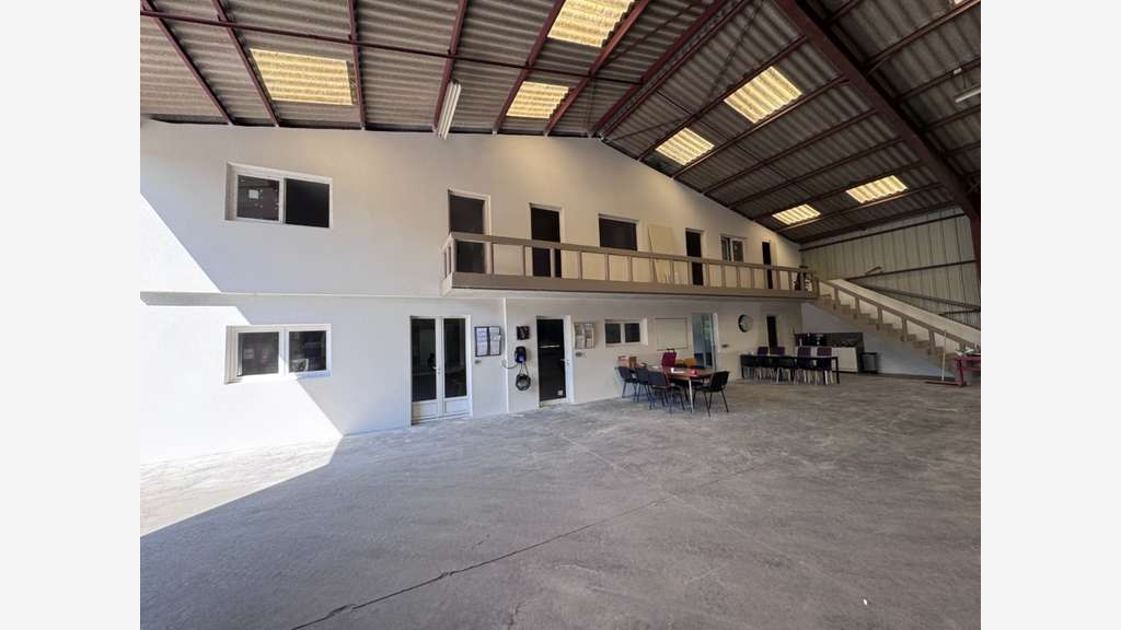 A louer local d'activité 760m² à Caudan RN 165