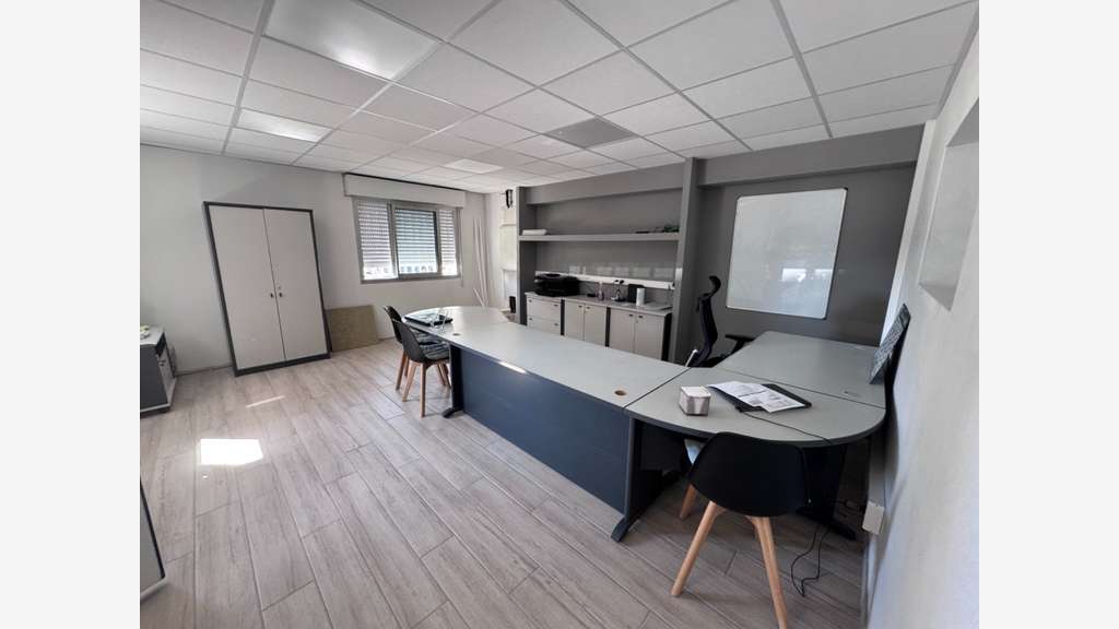 A louer local d'activité 760m² à Caudan RN 165