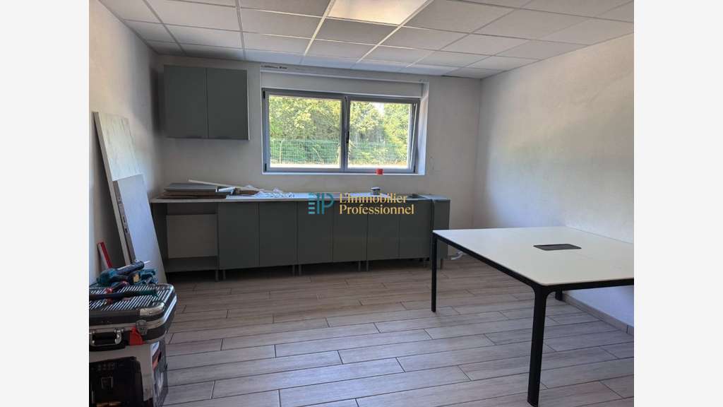 Local d'activité - 885 m² - Caudan zone de Kerpont