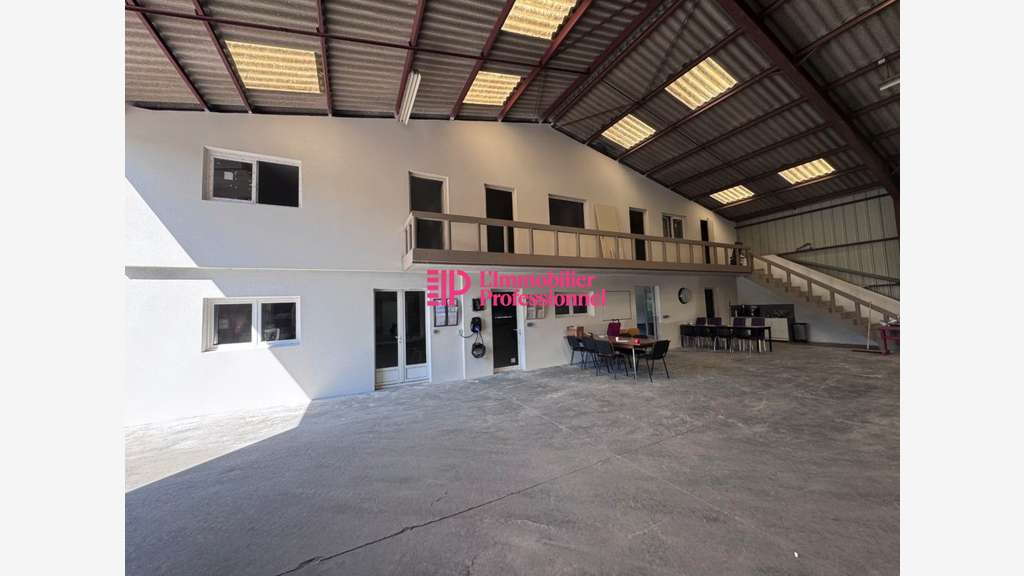 Local d'activité - 885 m² - Caudan zone de Kerpont
