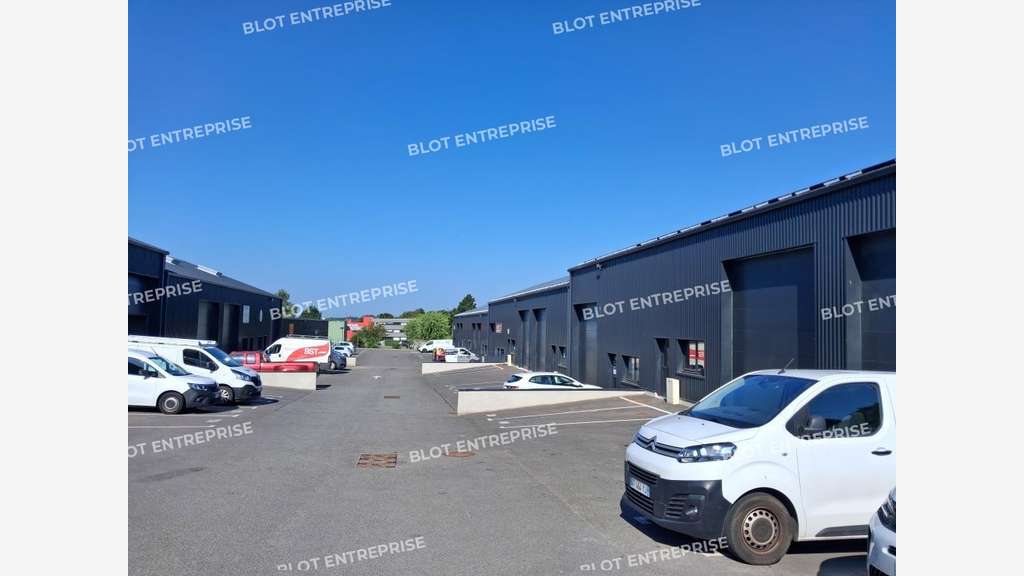 À LOUER - LOCAL D'ACTIVITES 245 m² - CAUDAN
