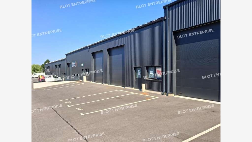 À LOUER - LOCAL D'ACTIVITES 245 m² - CAUDAN