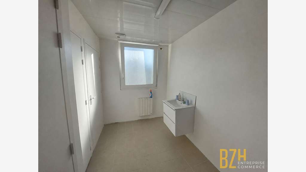 A louer local d activités 250m² à Caudan Kerpont
