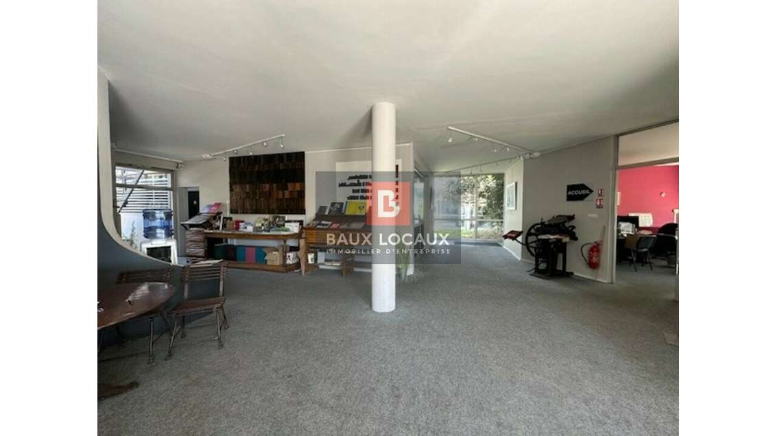 Local mixte 1613m² à louer à Cavaillon