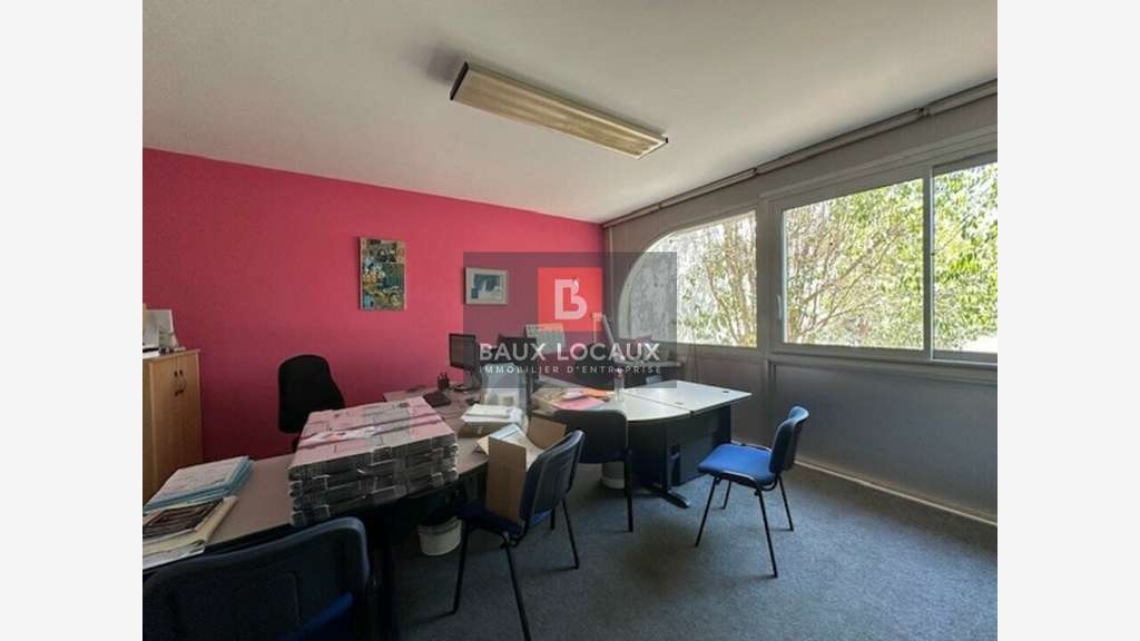 Local mixte 1613m² à louer à Cavaillon