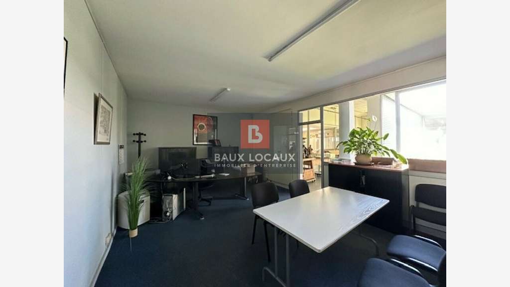 Local mixte 1613m² à louer à Cavaillon