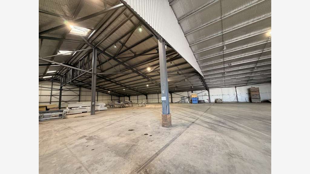 Local d'activité 1680m² à louer à Cavaillon
