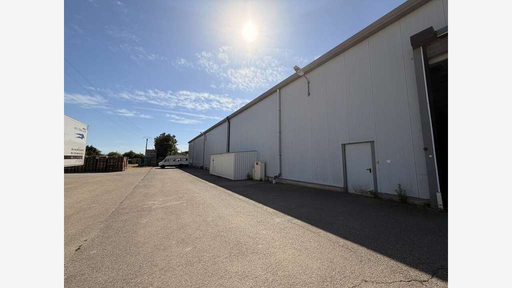 Local d'activité 1680m² à louer à Cavaillon