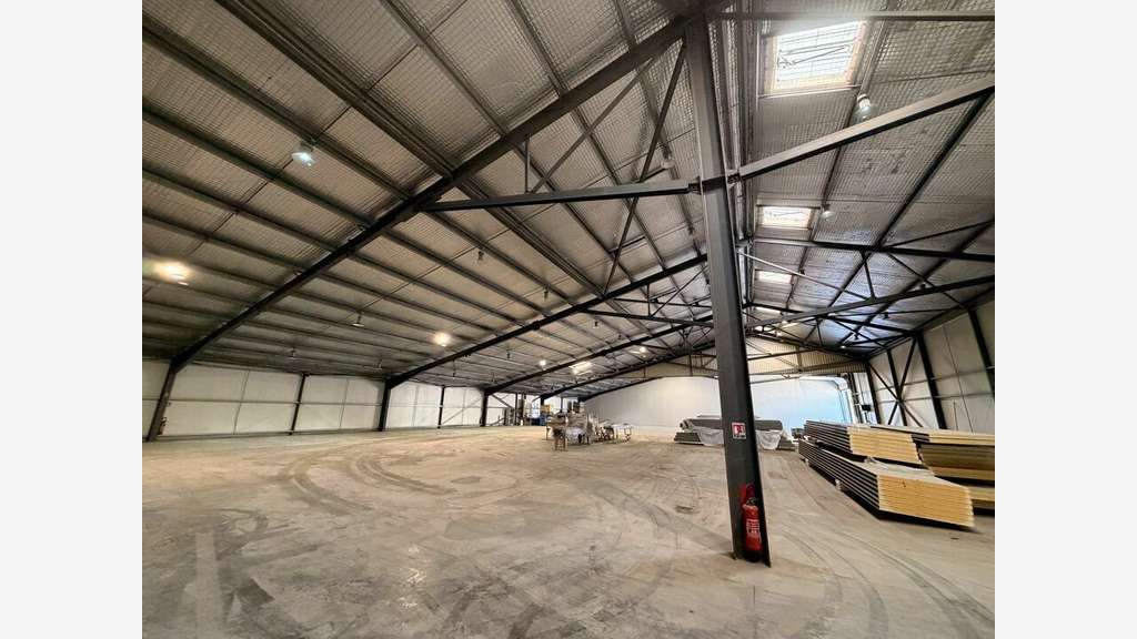 Local d'activité 1680m² à louer à Cavaillon