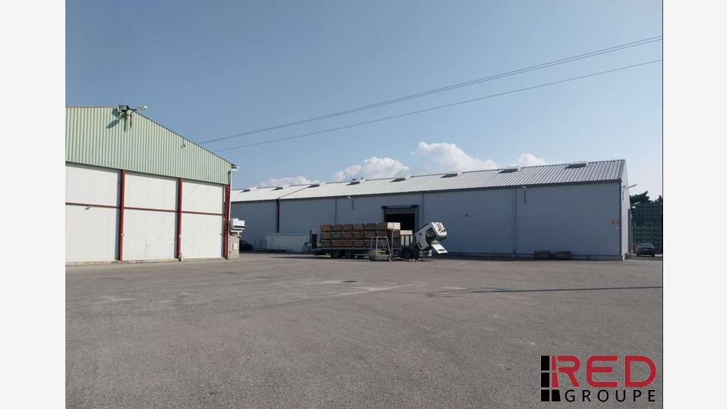 Entrepôt 1680m² divisible grande hauteur Cavaillon