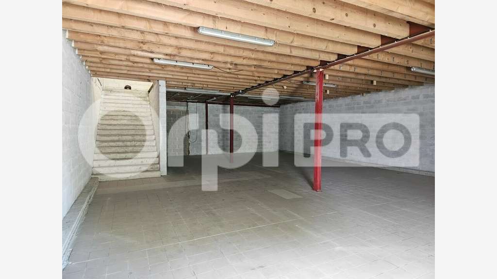 Local d'activité 320m² à louer à Cavignac 
