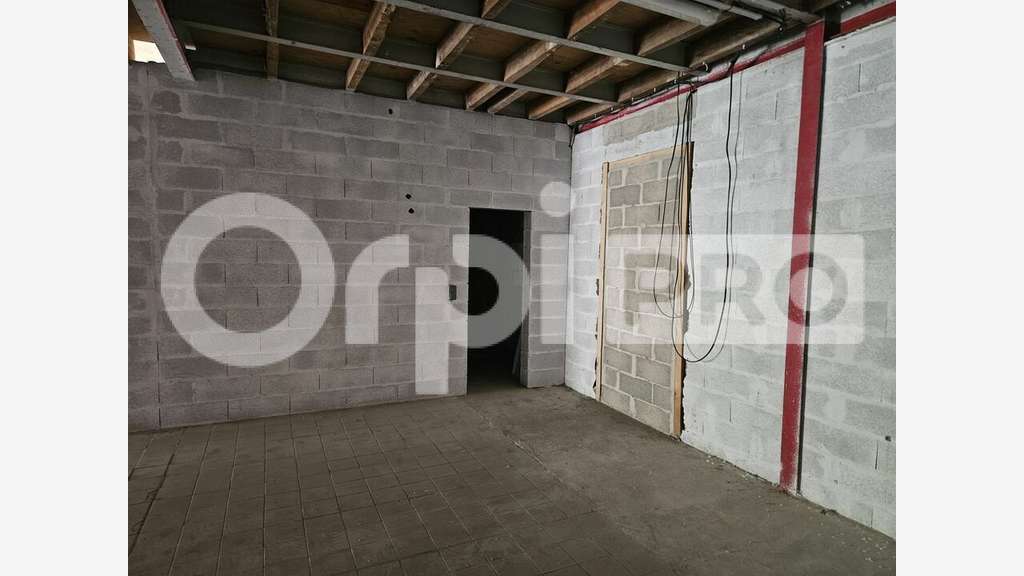 Local d'activité 320m² à louer à Cavignac 