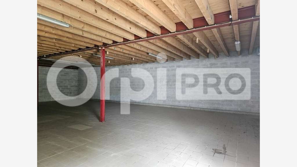 Local d'activité 320m² à louer à Cavignac 
