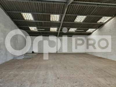 Local d'activité 320m² à louer à Cavignac 