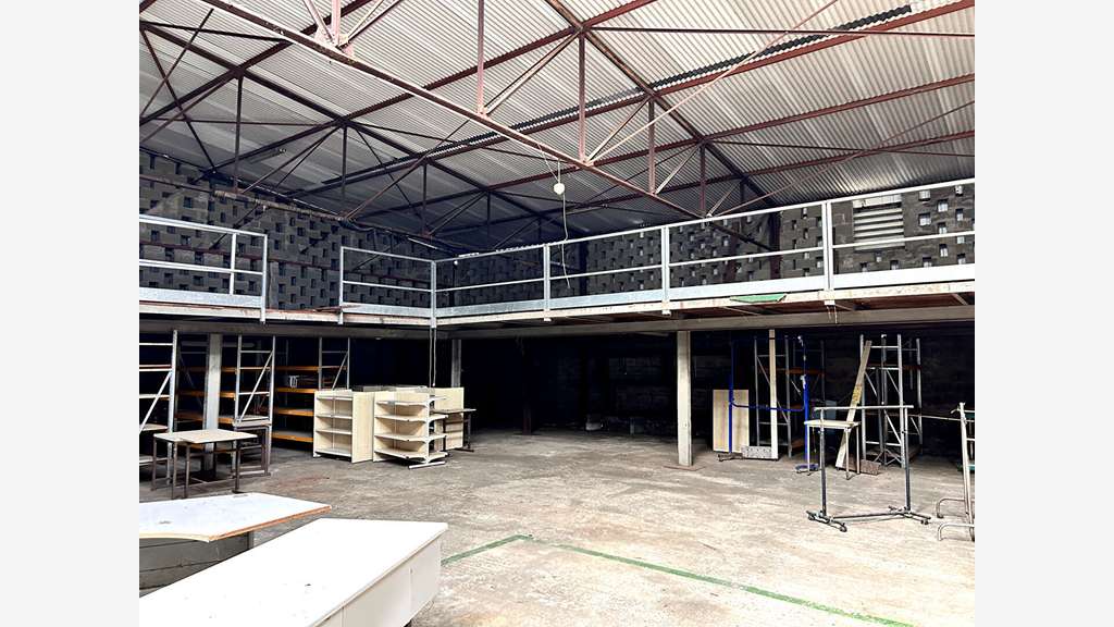 A louer entrepôt stockage 661m² à Cayenne