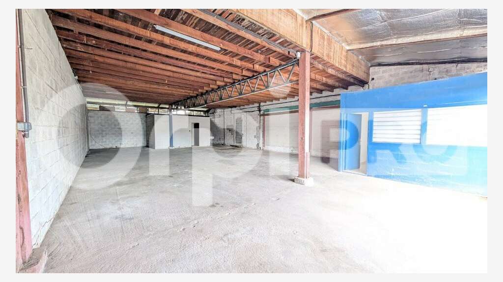 Dépôt 150m² Zone Industrielle Collery II à Cayenne