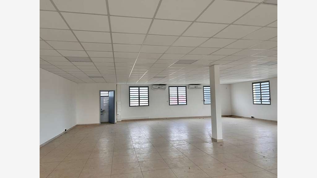 A louer bureaux 168m² ZA Galmot Cayenne