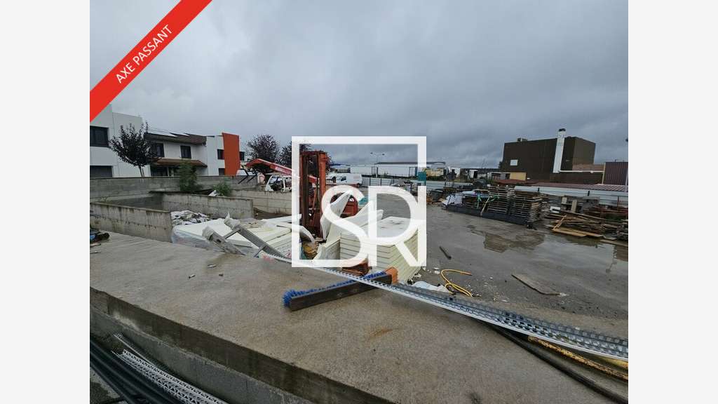 Petit dépôt 130m² à louer à Cébazat