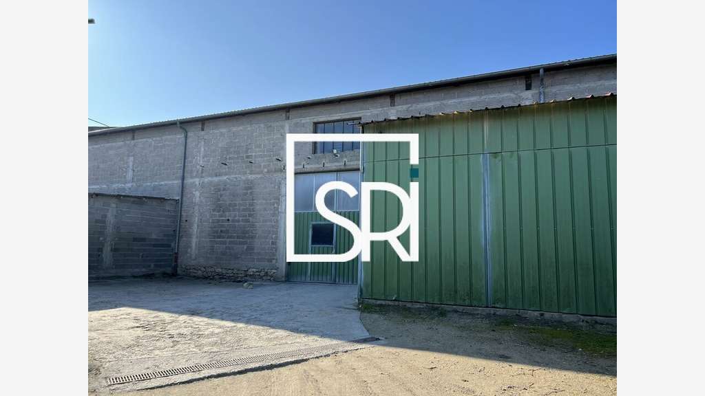 Loue entrepôt local d'activité de 840m² à Cellule