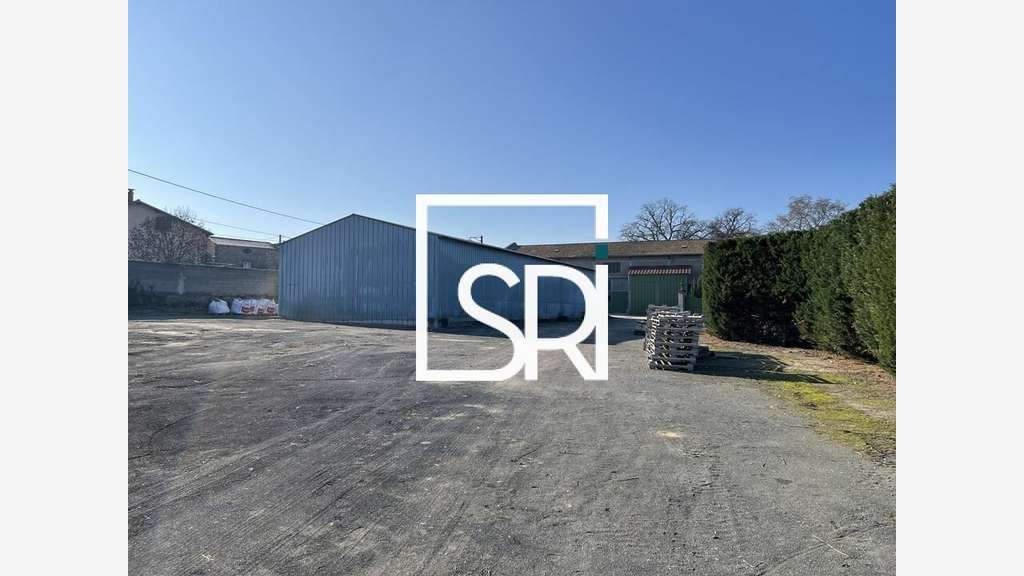Loue entrepôt local d'activité de 840m² à Cellule