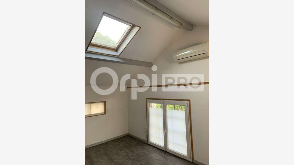 A louer local d'activité 123m² bon état à Cenon