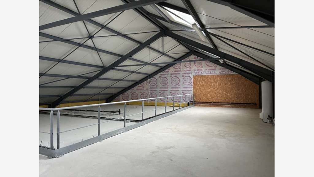 Local d'activités 493m² à louer à Céré-la-Ronde